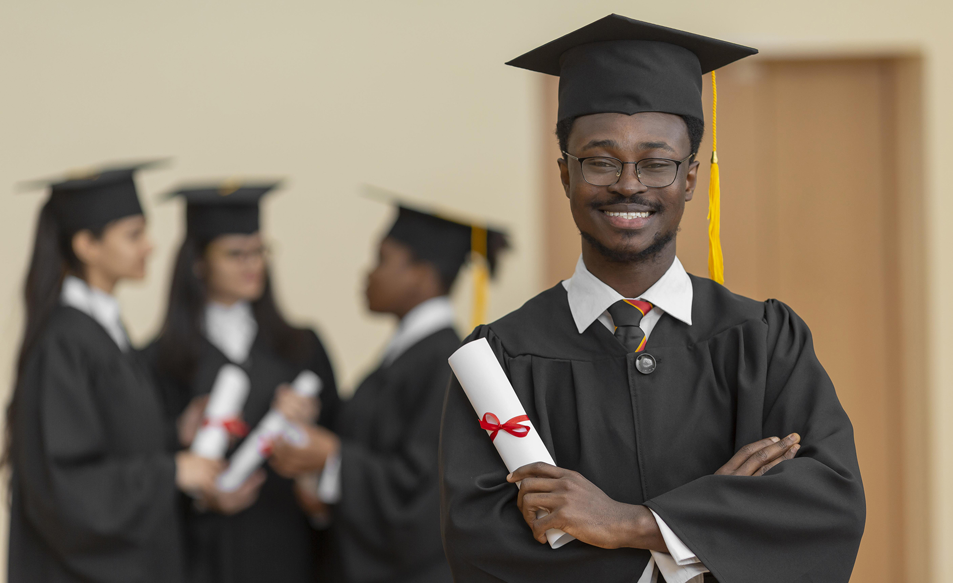 medium-shot-people-graduating